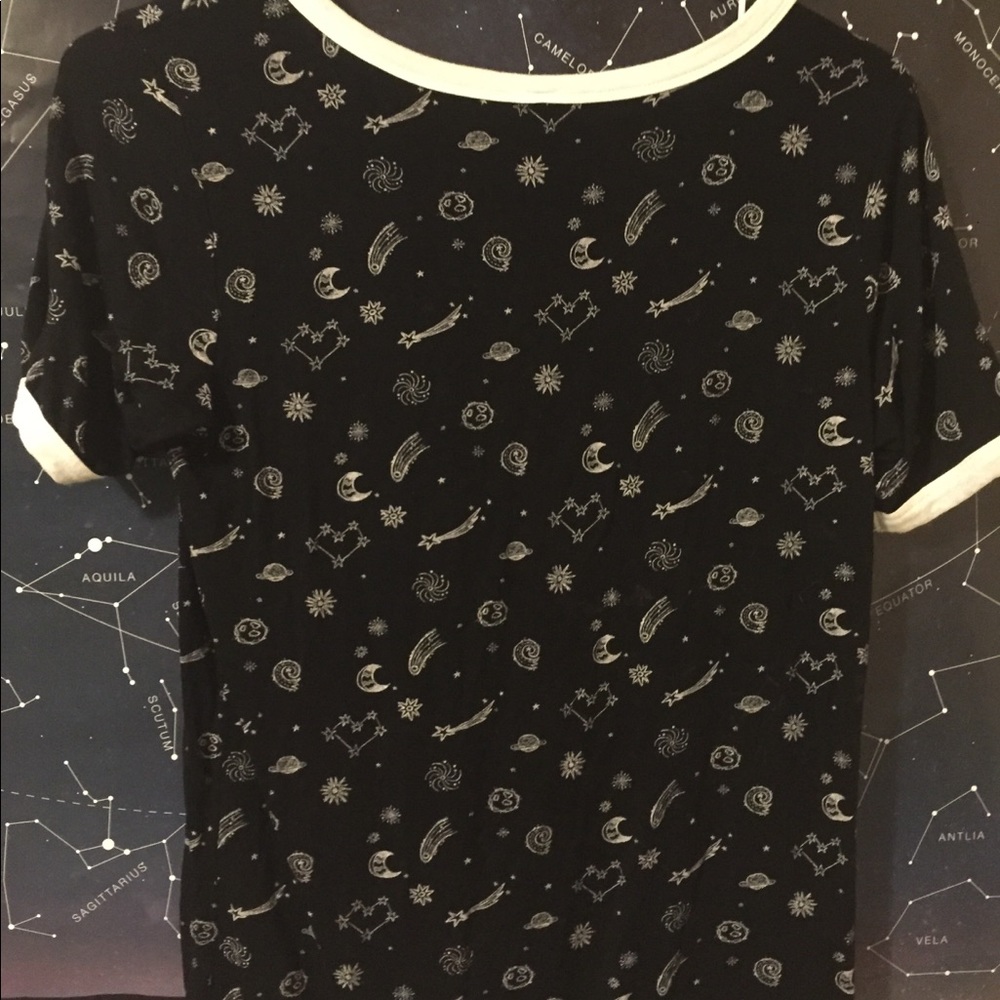 Cute space shirt 😍 never worn